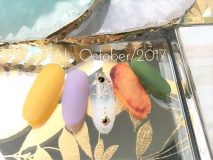 定額Ｂコース￥11000-　(ご新規様￥8800-)　カラフルな中にオシャレが いっぱい ！パーツでエレガントさも演出した 大人ネイル☆